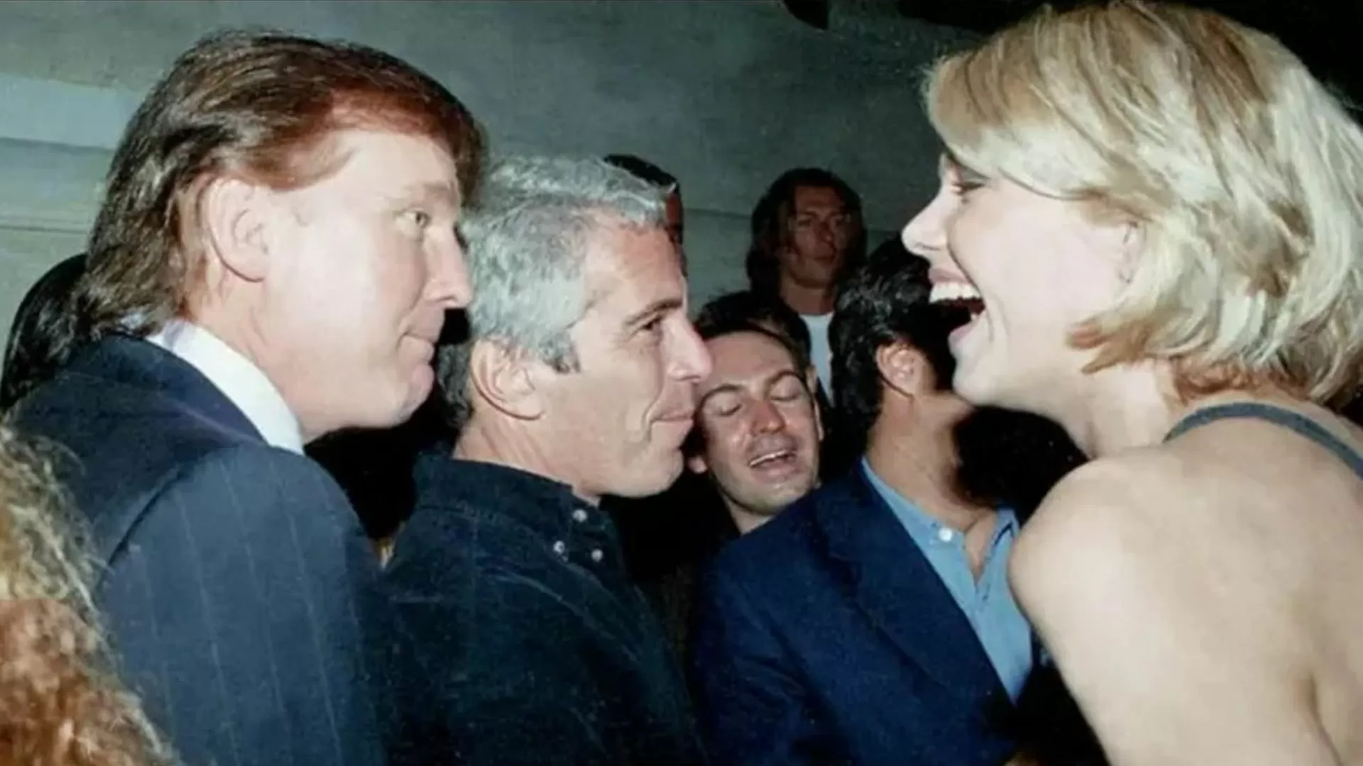 Ficheiros Epstein contêm denúncia contra Trump por abuso de menor