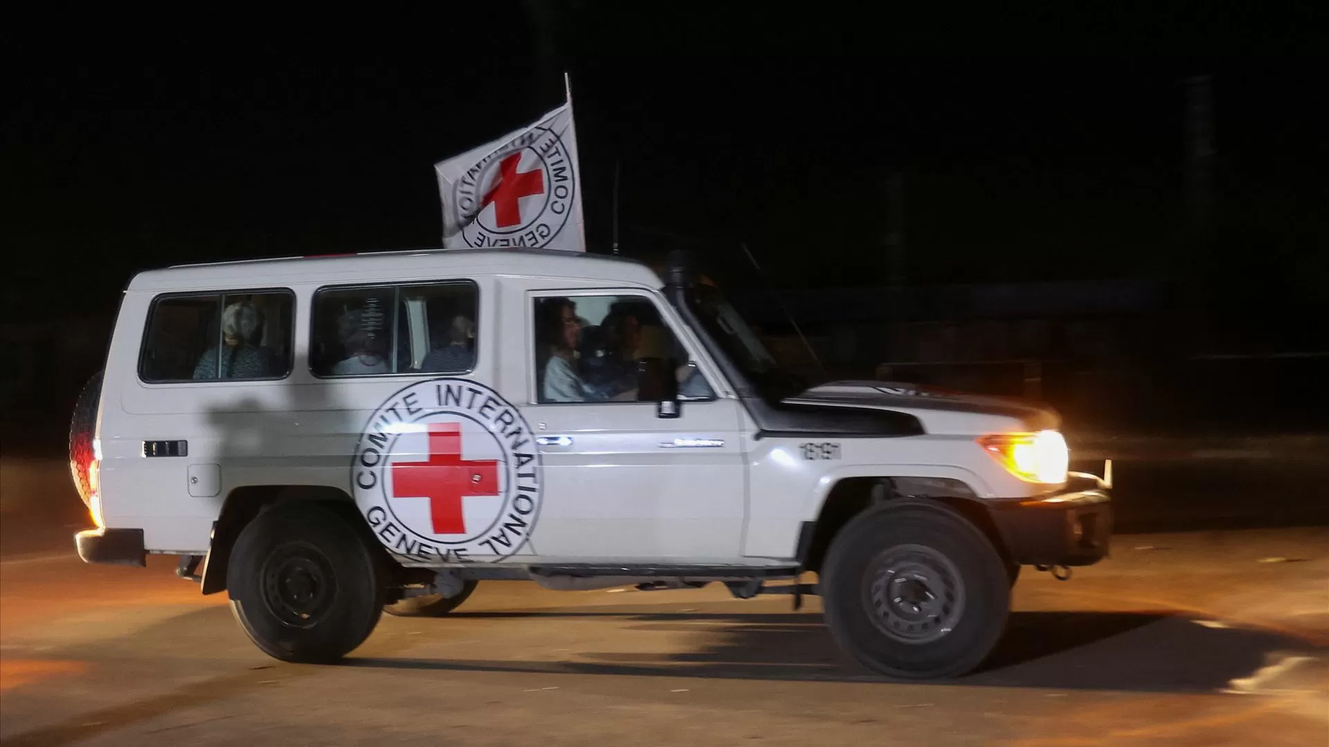Trabalhador da Cruz Vermelha morto e outros cinco feridos no Irão