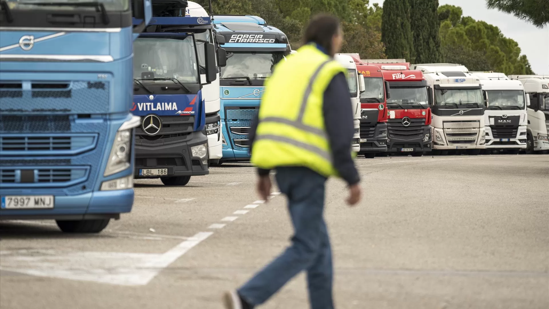 Centenas de camiões portugueses parados. Agricultores franceses cortam autoestradas contra acordo Mercosul