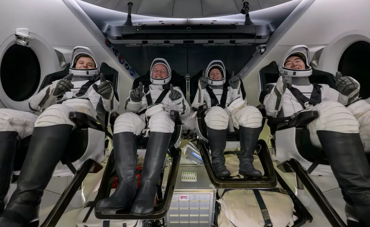 Tripulação da ISS retorna antes à Terra por emergência médica; veja foto