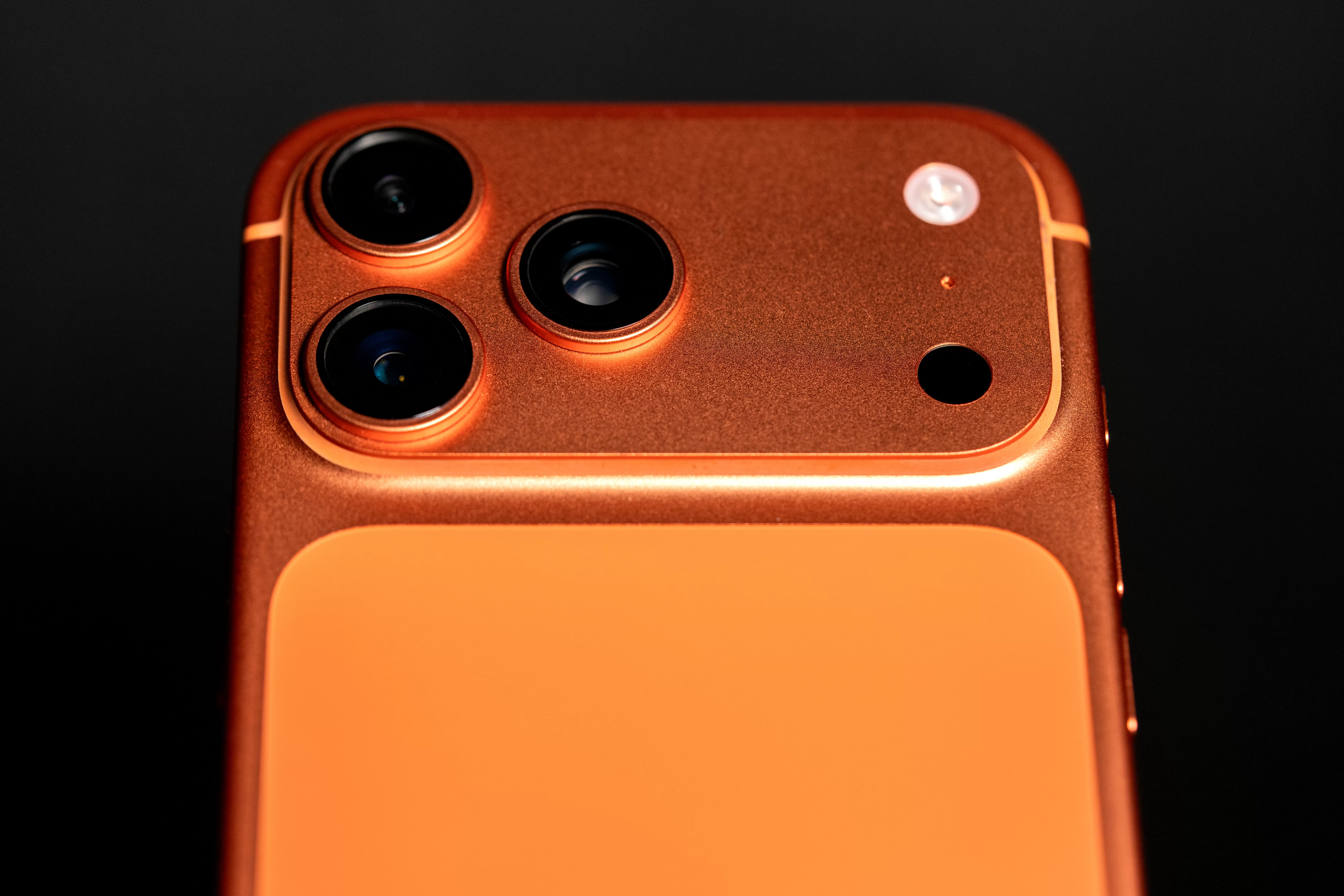 Mania na China, iPhone laranja “Hermès” ajuda a Apple a faturar bilhões