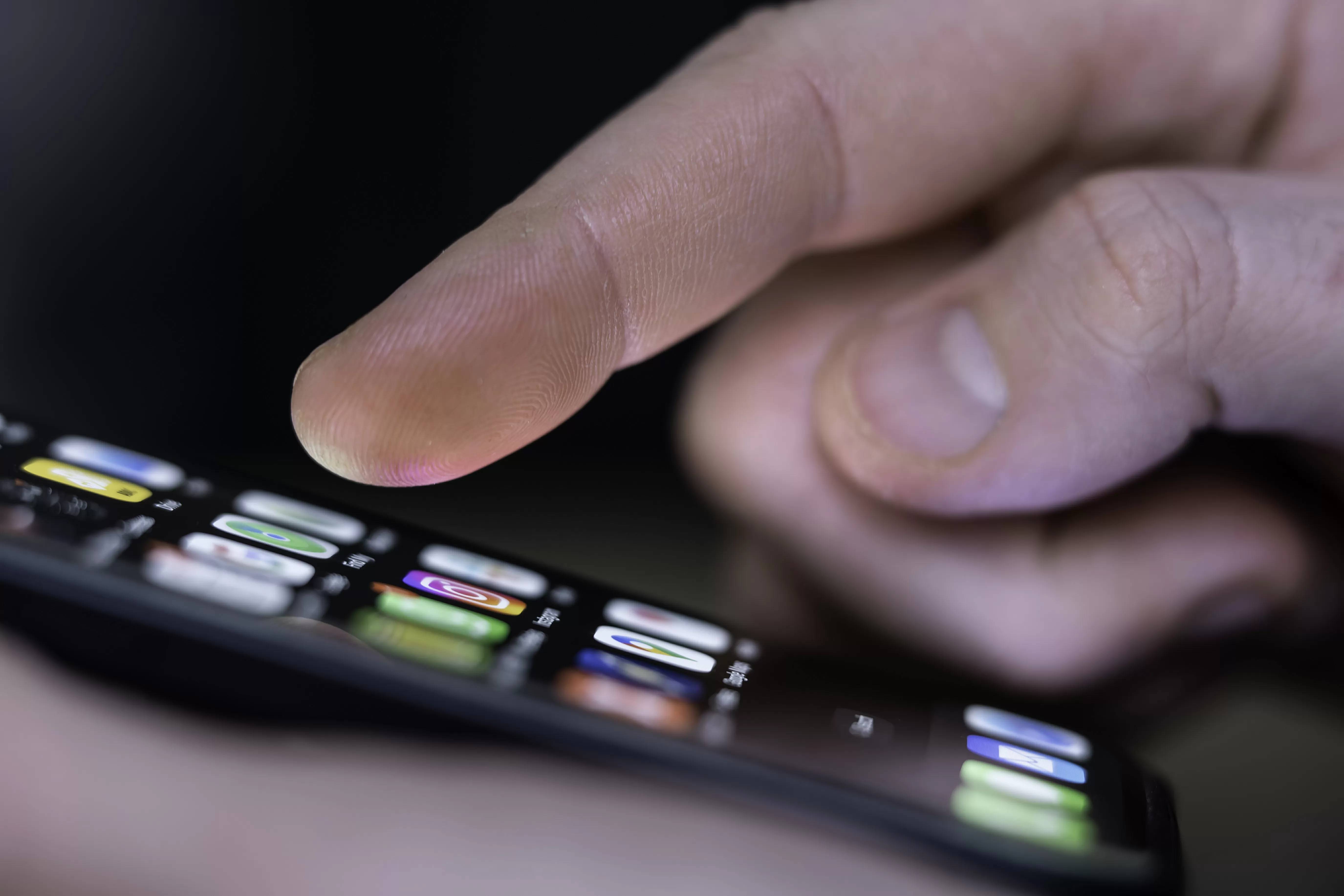 Apple vai resgatar tela curva em iPhone comemorativo