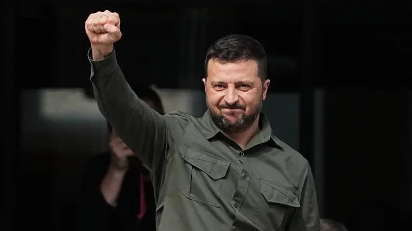 Zelensky assiste à tomada de posse do novo presidente da Argentina