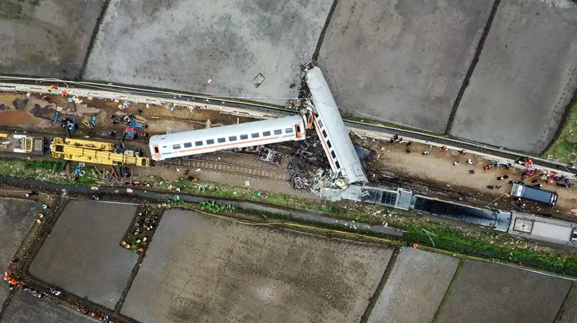 Três mortos em colisão de comboios na ilha indonésia de Java