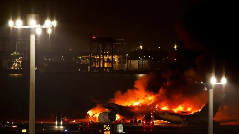 Japão. Aeronave que colidiu com avião não tinha permissão para descolar