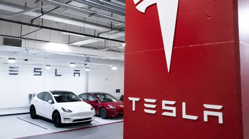 Tesla chama à oficina mais de 1,6 milhão de veículos na China