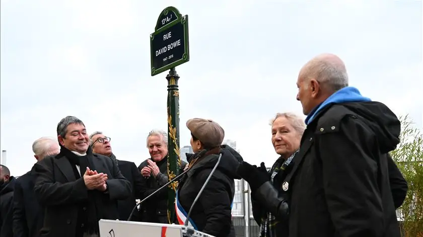 Rua em homenagem a David Bowie inaugurada em Paris