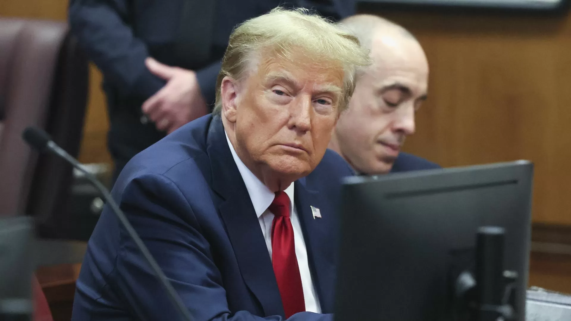 Trump condenado a pagar 329 milhões em caso de fraude