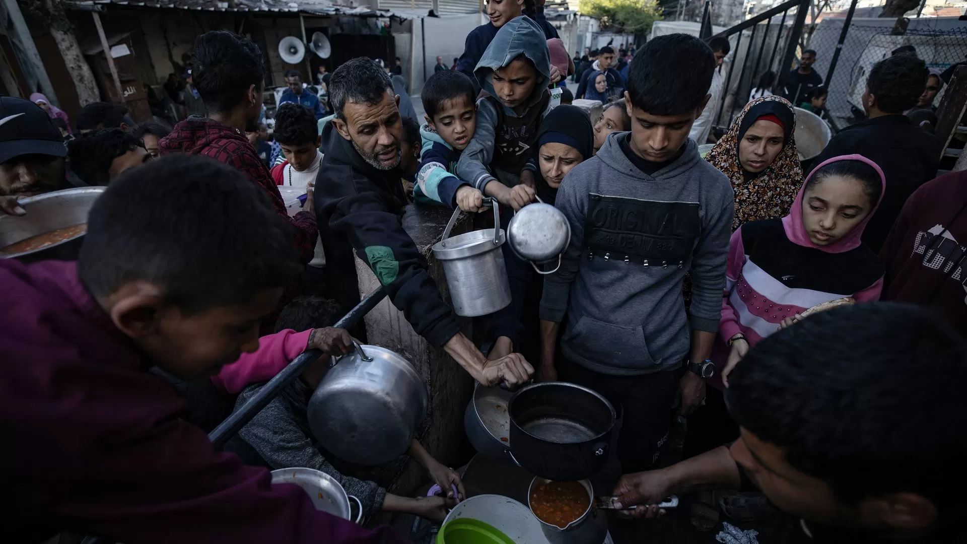 Israel ataca instalação humanitária para matar elemento do Hamas