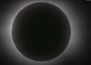 De Mazatlán, no México, eclipse total cruza EUA até o Canadá