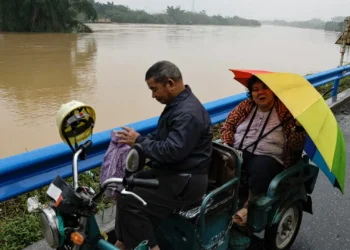 Pelo menos 11 pessoas desaparecidas no sul da China após fortes chuvas