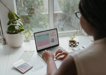 “Explorando as diferentes percepções sobre Finanças: um olhar abrangente”