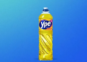 Anvisa suspende lotes de detergente Ypê por risco de contaminação