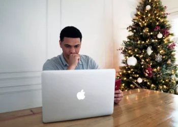 “Desmistificando as Finanças: Dicas para uma Relação Positiva”