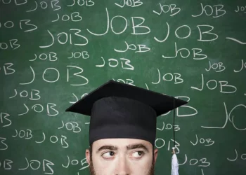 Diploma universitário proporciona aumento de 57% no salário, mostra pesquisa