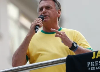Defesa de Bolsonaro pede afastamento de juízes do Supremo Tribunal Federal