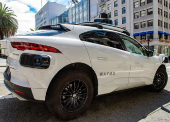 Homem fica preso dentro de carro autônomo nos Estados Unidos: veja vídeo