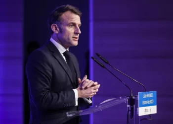 Futuro da Europa “não está na vassalagem feliz” a Trump, alerta Macron