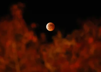 O que você precisa saber sobre a ‘Lua de Sangue’ desta sexta?