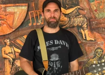 Quem substitui Tony Bellotto nos Titãs durante tratamento de câncer