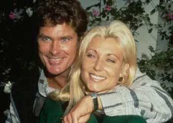 Morre Pamela Bach, musa da série ‘S.O.S. Malibu’, aos 62 anos