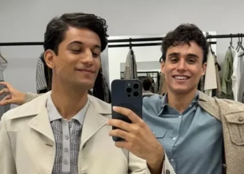 A motivação para TV Globo cortar único romance gay em ‘Garota do Momento’