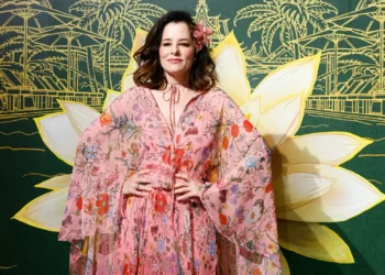 O curioso hábito de Parker Posey nos intervalos de ‘The White Lotus’