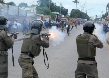 Polícia moçambicana pede “postura equilibrada” dos agentes durante protestos