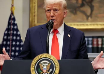 “Entram em vigor amanhã”. Trump confirma tarifas de 25% ao México e Canadá