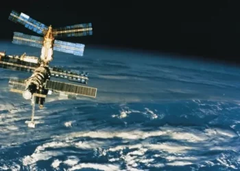 Emissões de gases de efeito estufa ameaçam a capacidade orbital da Terra, alerta estudo