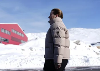Mette Frederiksen em Nuuk: “A Gronelândia não está à venda”