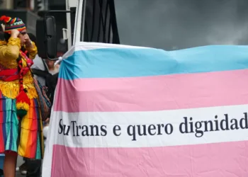 Saiba o que é o bloqueio puberal, proibido pelo CFM para jovens trans