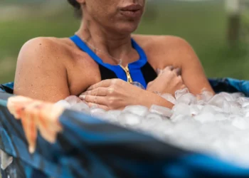 Banho gelado faz bem para a saúde? A ciência responde