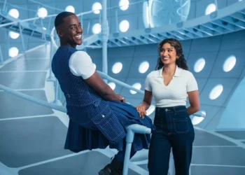 Atriz de ‘Doctor Who’ rebate críticos que chamam a série de ‘Doctor Woke’