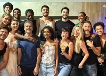O deboche de ator de ‘Mania de Você’ com elenco