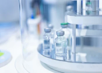 Projeto brasileiro visa baratear produção de medicamento para o câncer; entenda