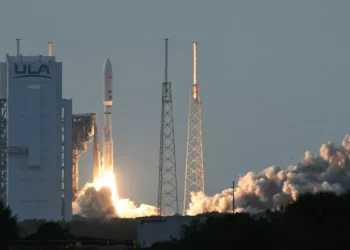 Amazon lança primeiro lote de satélites de internet, desafiando domínio da Starlink