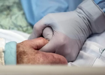 Parlamento francês aprova lei da eutanásia