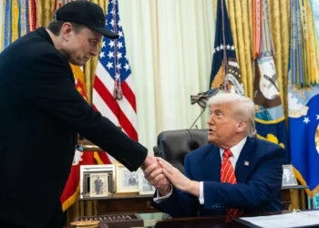 ‘Dogefather’ Musk sai do governo​, entre elogios de Trump e promessas por cumprir