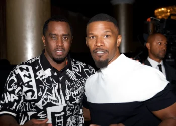 Jamie Foxx quebra silêncio sobre teoria de que Diddy teria tentado matá-lo