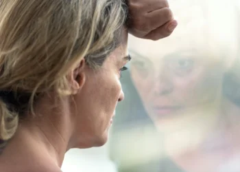 Névoa mental: entenda os sinais do problema que afeta 60% das mulheres na menopausa