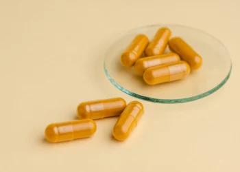 Anvisa proíbe suplementos de marca vendida na internet; entenda