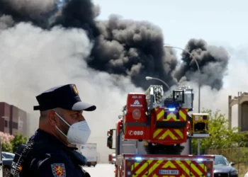 Sevilha. Incêndio em armazém de produtos químicos obriga população a abrigar-se em casa