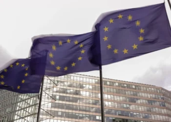 Comissão Europeia processa Hungria por falhar lei contra tráfico humano