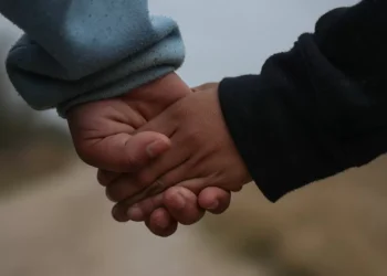 Menina doente em risco de deportação. “Estamos a mandá-la para a morte”