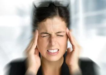 Tipo de dor de cabeça é novo fator de risco para AVC em jovens