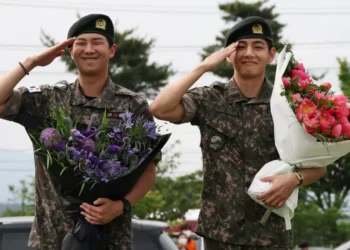 O impacto do retorno de ídolos do BTS na bolsa de valores coreana