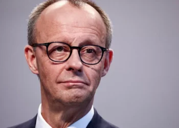 Chanceler alemão diz que suspender serviço militar obrigatório foi um erro