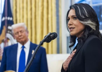 Trump contraria diretora dos serviços secretos sobre programa nuclear do Irão