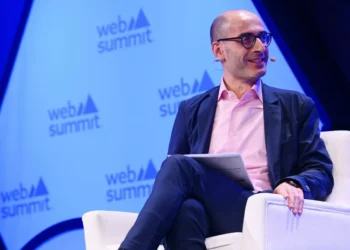 Educação é a solução para impasses criados pela inteligência artificial, diz especialista italiano